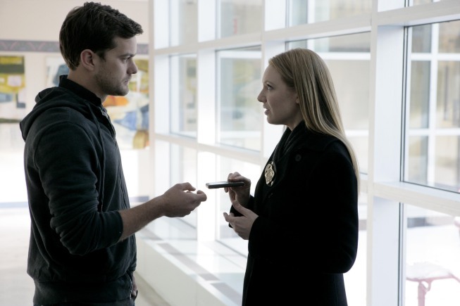 Still of Joshua Jackson and Anna Torv in Ties riba (2008)