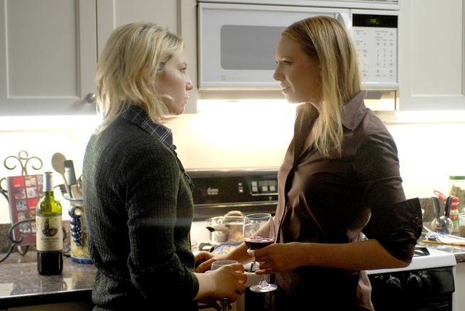 Still of Ari Graynor and Anna Torv in Ties riba (2008)