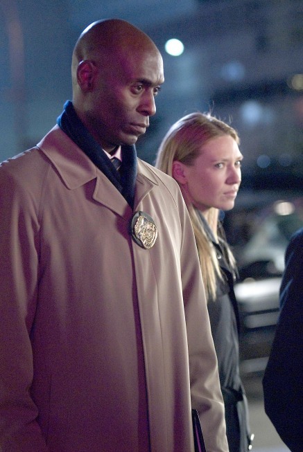 Still of Lance Reddick and Anna Torv in Ties riba (2008)