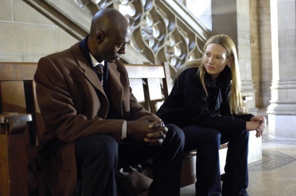 Still of Lance Reddick and Anna Torv in Ties riba (2008)