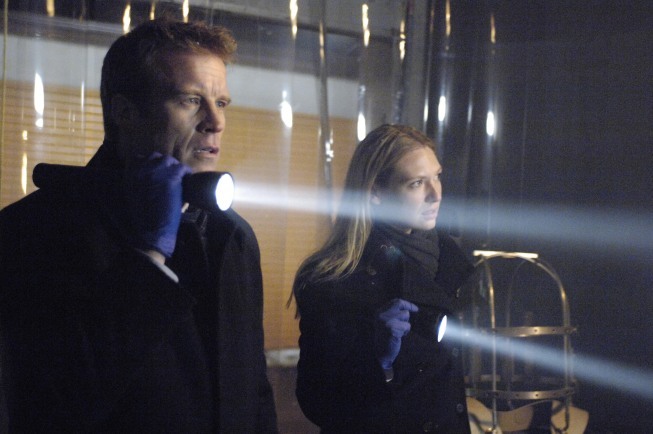 Still of Mark Valley and Anna Torv in Ties riba (2008)