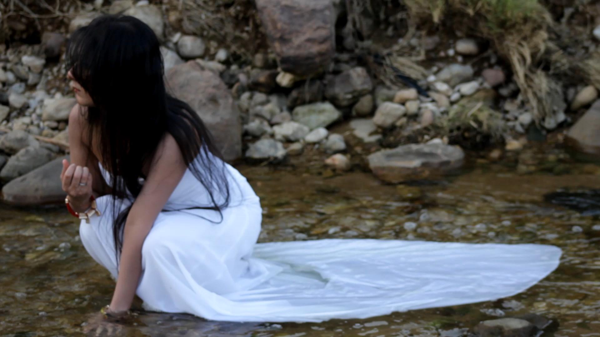Screenshot of Aleqini. Directed by Ema Shah and Mohammed Jassim. 2015