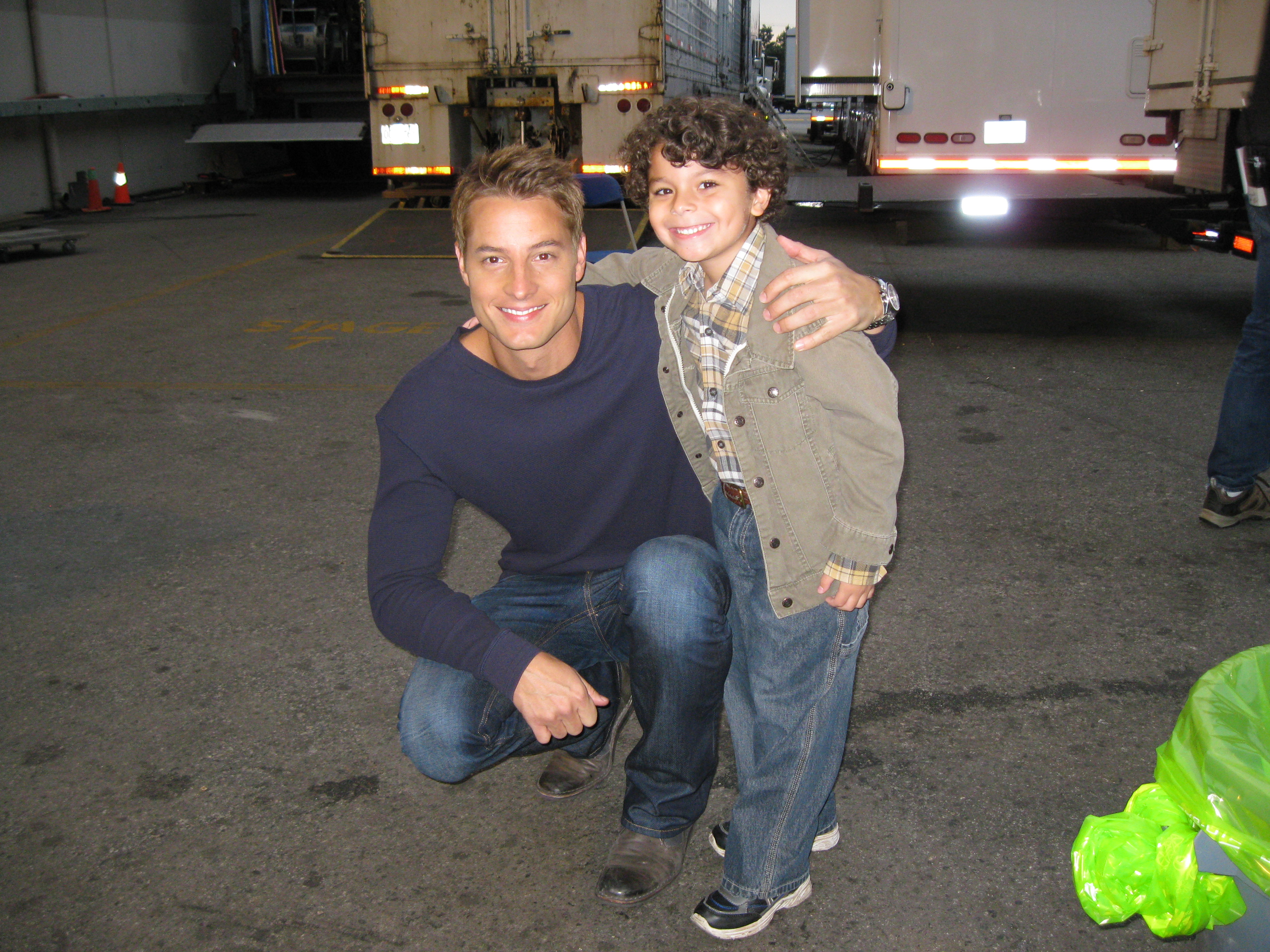 Bruce onset of Emily Owens with Justin Hartley