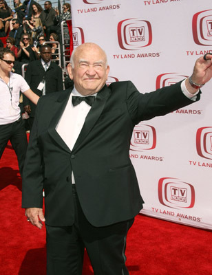 Edward Asner at event of The 6th Annual TV Land Awards (2008)