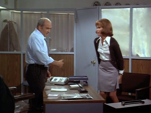 Still of Edward Asner and Mary Tyler Moore in Mary Tyler Moore (1970)