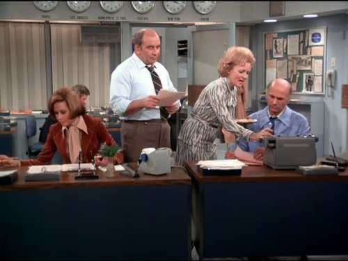 Still of Edward Asner, Mary Tyler Moore, Gavin MacLeod and Betty White in Mary Tyler Moore (1970)