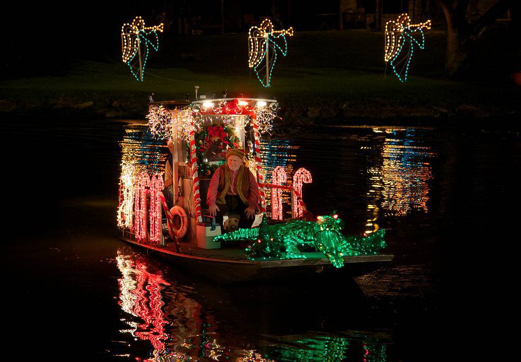 Still of Edward Asner in Christmas on the Bayou (2013)