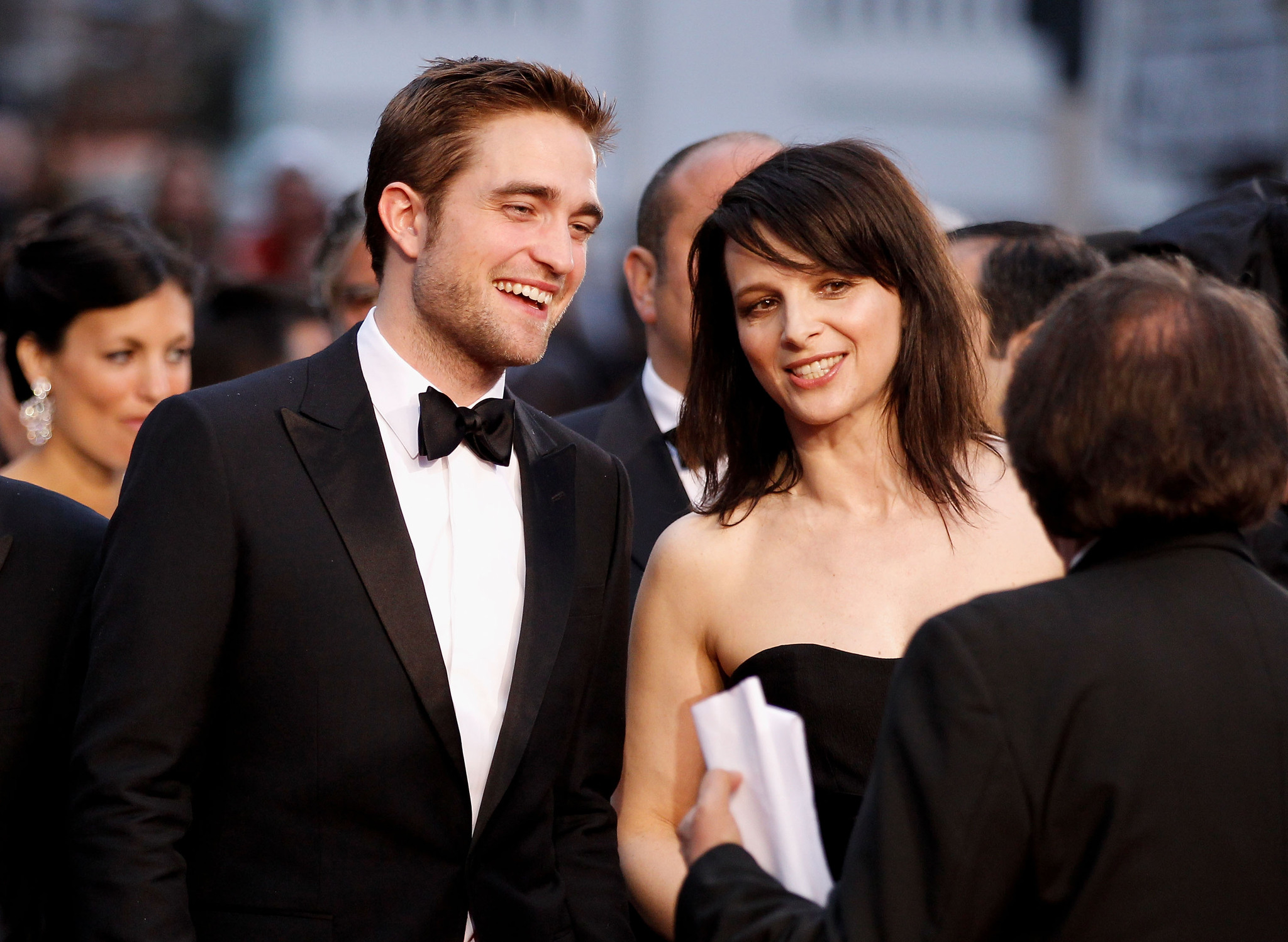 Juliette Binoche and Robert Pattinson at event of Kosmopolis (2012)