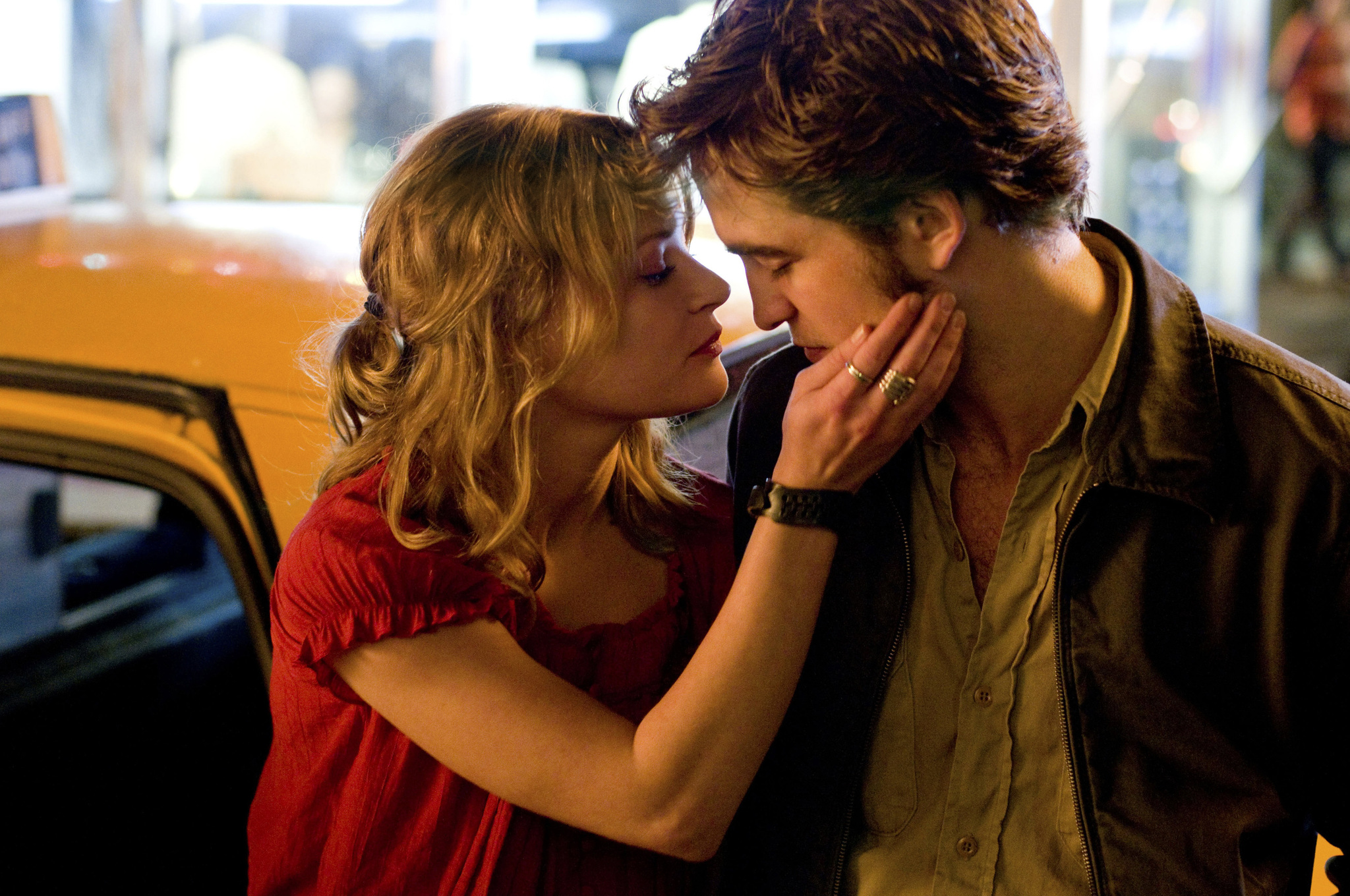 Still of Emilie de Ravin and Robert Pattinson in Prisimink mane (2010)