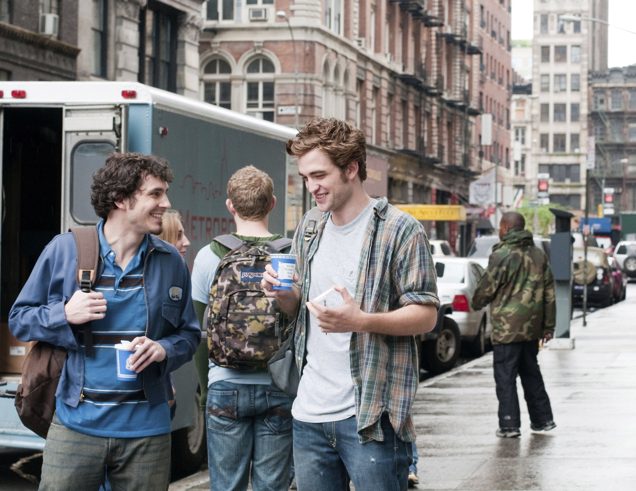 Still of Robert Pattinson and Tate Ellington in Prisimink mane (2010)