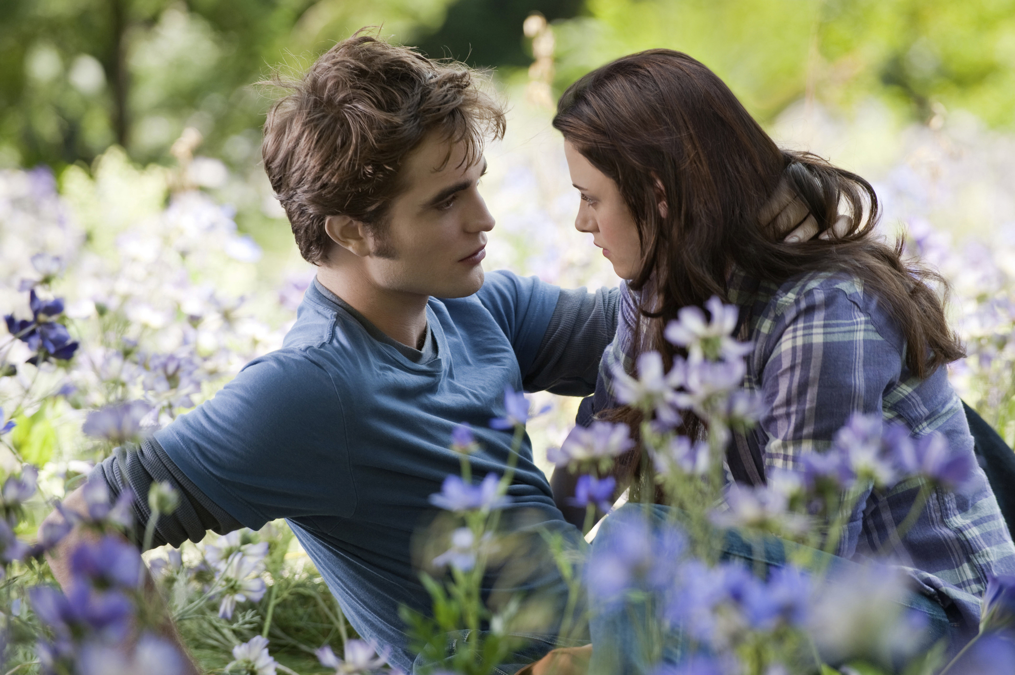 Still of Kristen Stewart and Robert Pattinson in The Twilight Saga: Eclipse (2010)