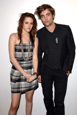 Kristen Stewart and Robert Pattinson at event of Twilight (2008)