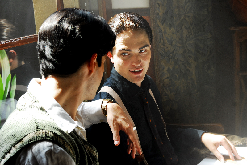 Still of Robert Pattinson and Javier Beltrán in Little Ashes (2008)