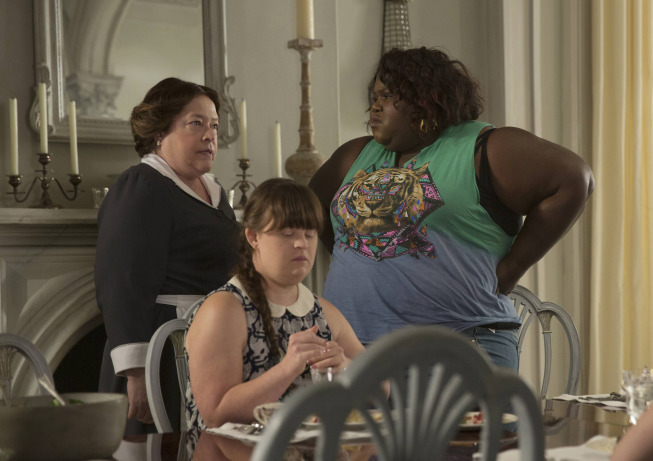 Still of Kathy Bates, Gabourey Sidibe and Jamie Brewer in Amerikietiska siaubo istorija (2011)