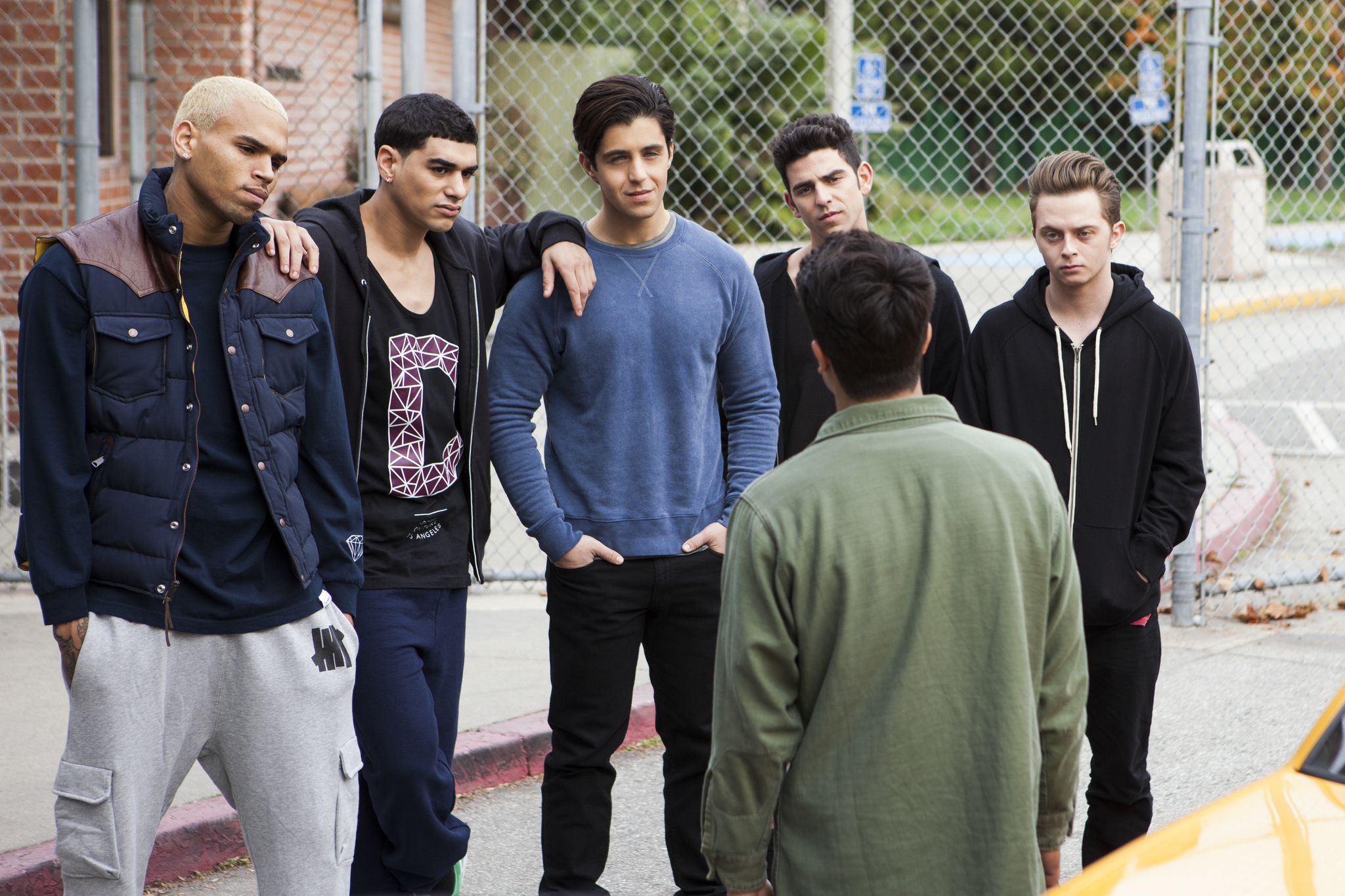 Still of Josh Peck, Chris Brown, Luis Rosado, David Shreibman and Jesse Brown in Sokiu aiksteles dievai (2013)