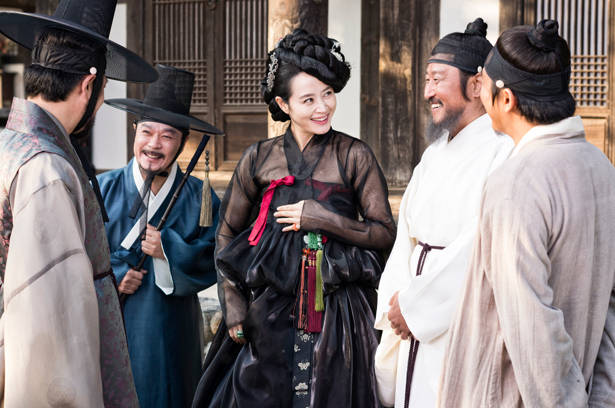 Still of Hye-su Kim and Kang-ho Song in Gwansang (2013)