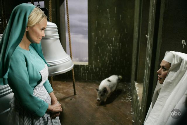 Still of Kristin Chenoweth and Anna Friel in Pushing Daisies (2007)