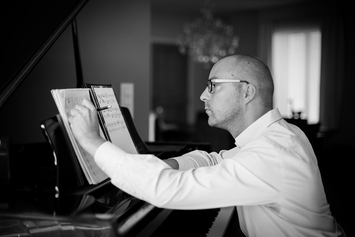Composer Joris Hermy at the piano