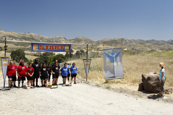 Still of Alison Sweeney, Antone Davis, Jennifer Rumple, Sunny Sinclair, Courtney Rainville and Ramon Medeiros in The Biggest Loser (2004)