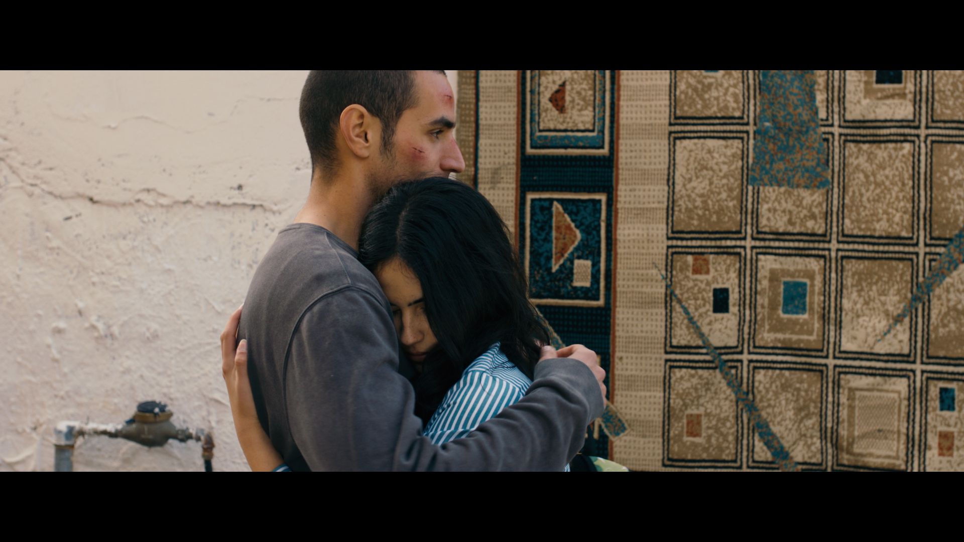 Still of Adam Bakri and Leem Lubany in Omaras (2013)