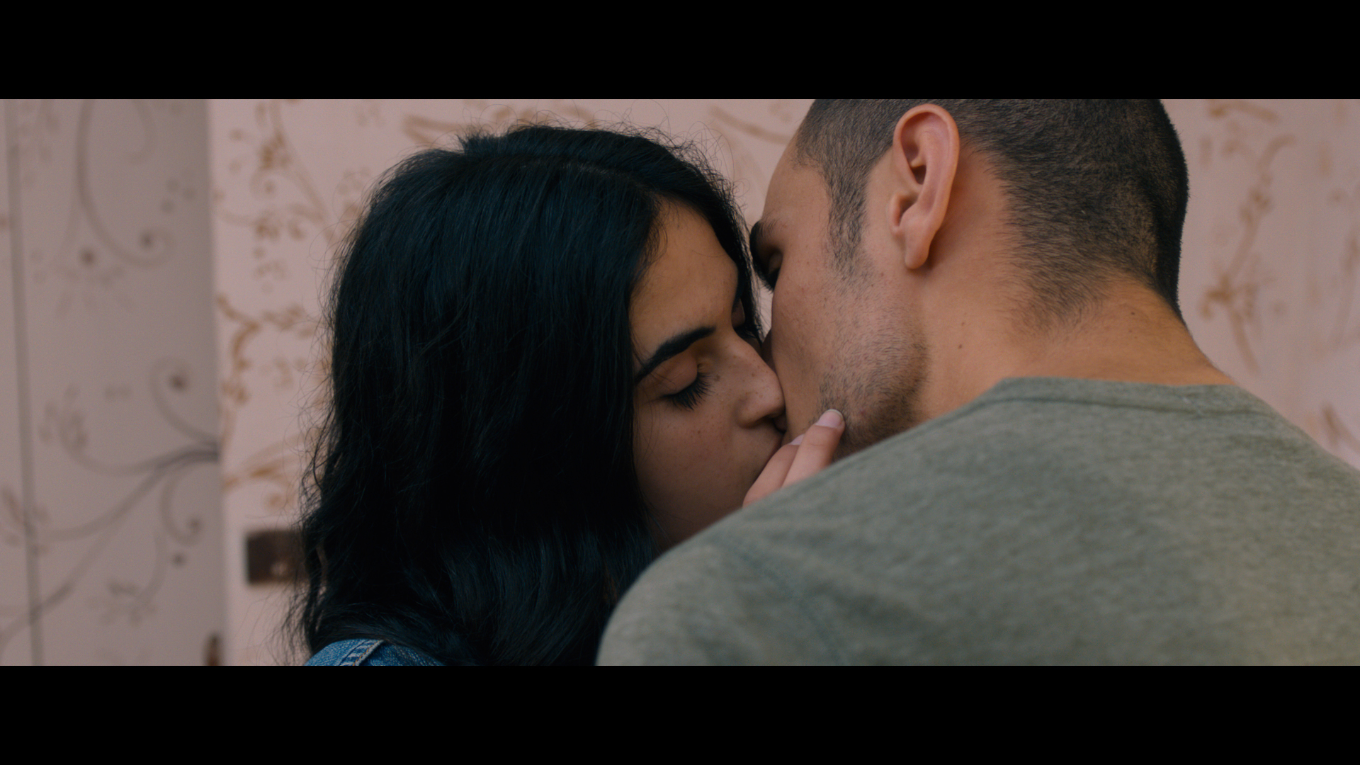 Still of Adam Bakri and Leem Lubany in Omaras (2013)