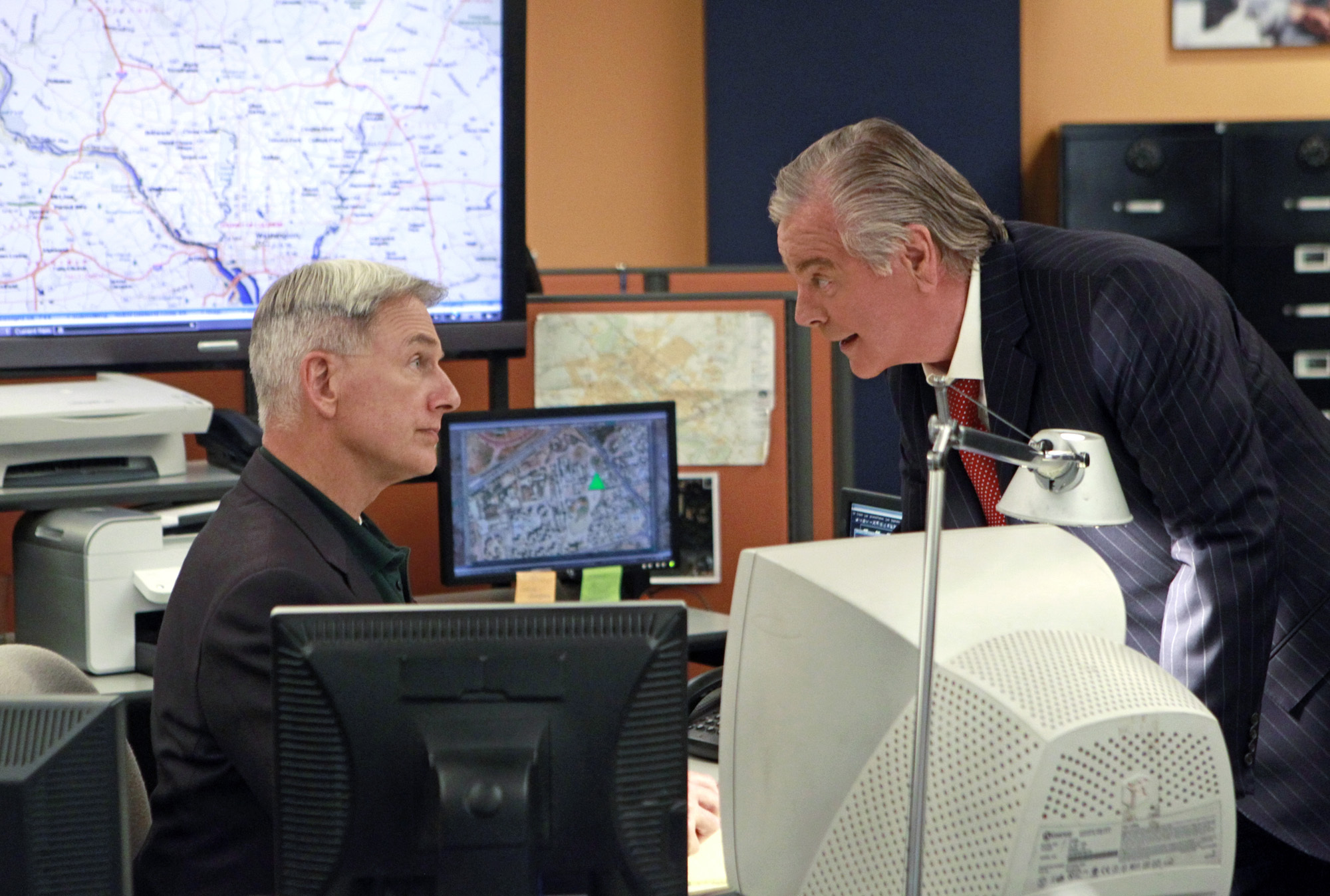 Still of Mark Harmon and Robert Wagner in NCIS: Naval Criminal Investigative Service (2003)