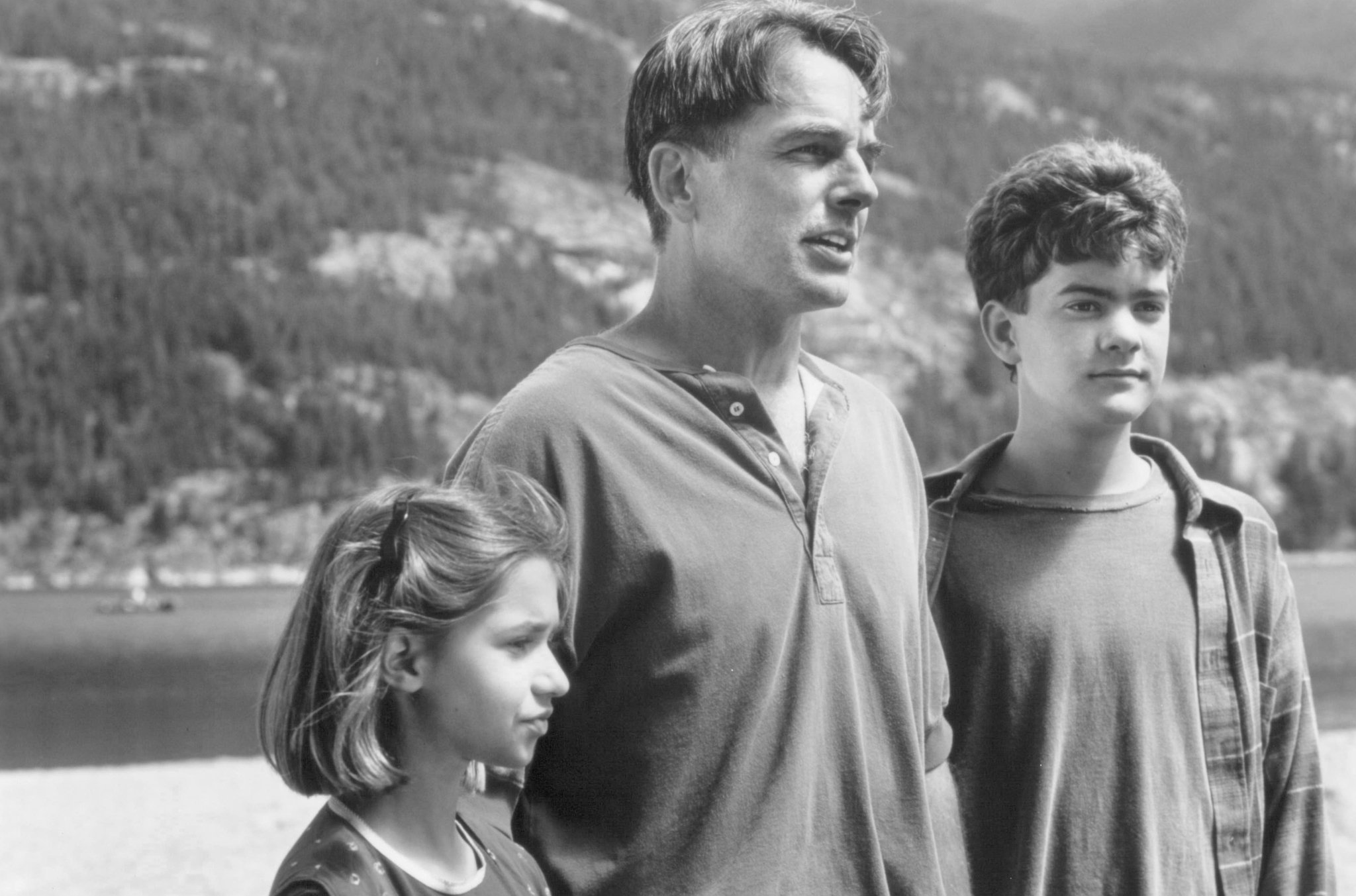 Still of Mark Harmon, Joshua Jackson and Sarah Wayne in Magic in the Water (1995)