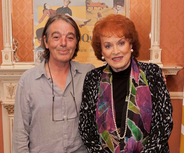 Sé Merry Doyle and Maureen O'Hara during the filming of 'Dreaming the Quiet Man'