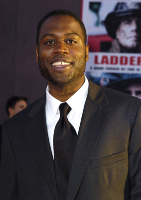 Kevin Daniels at event of Ladder 49 (2004)