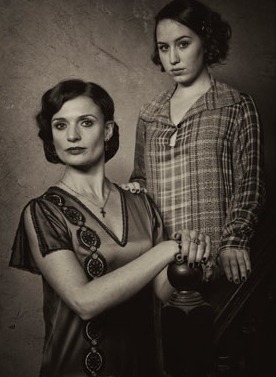 Eileen Leigh (played by Izzy Stevens) with mother Kate Leigh (played by Danielle Cormack) on Underbelly: Razor.