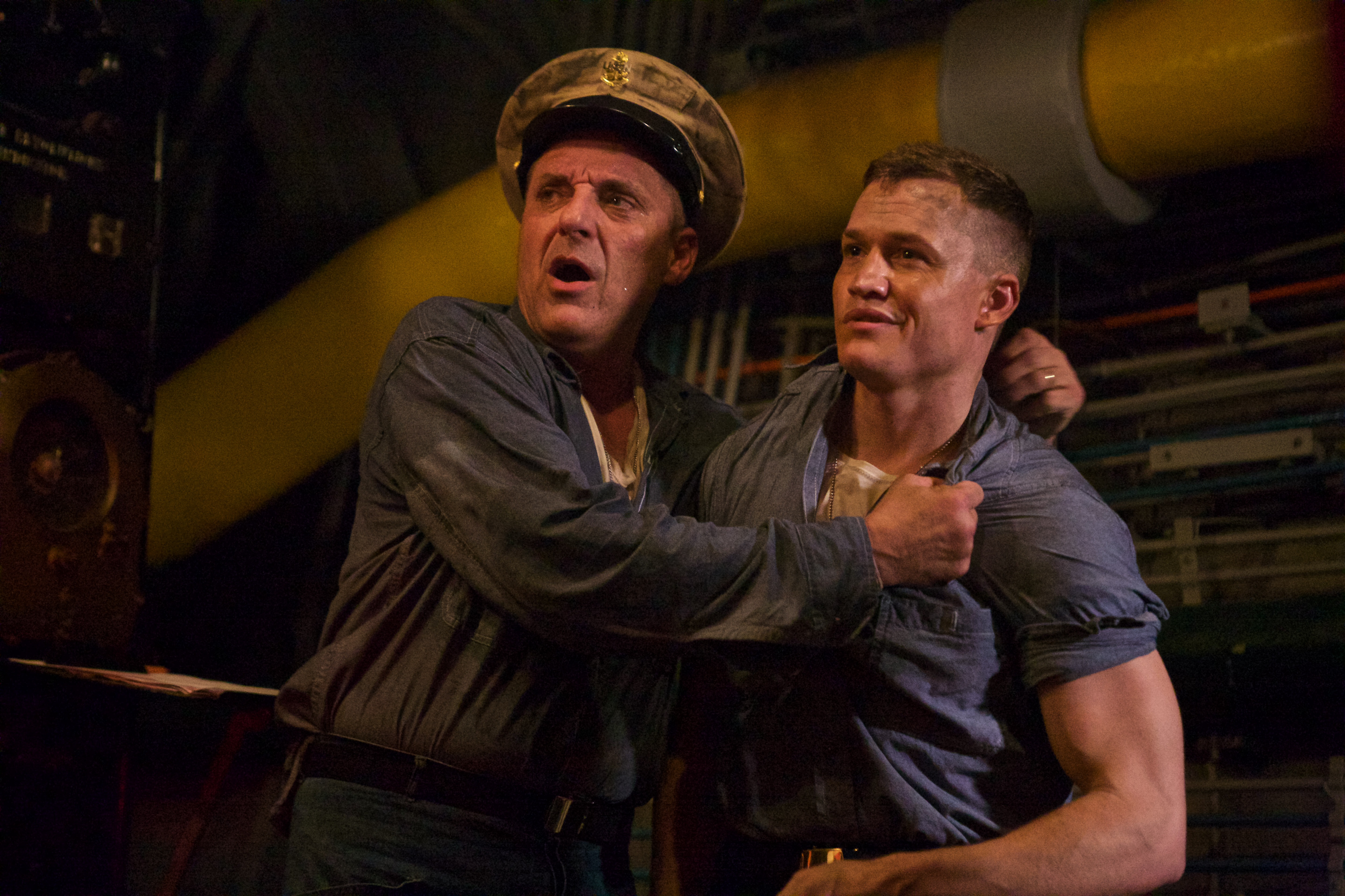 Still of Tom Sizemore and Matthew Pearson in USS Indianapolis: Men Of Courage