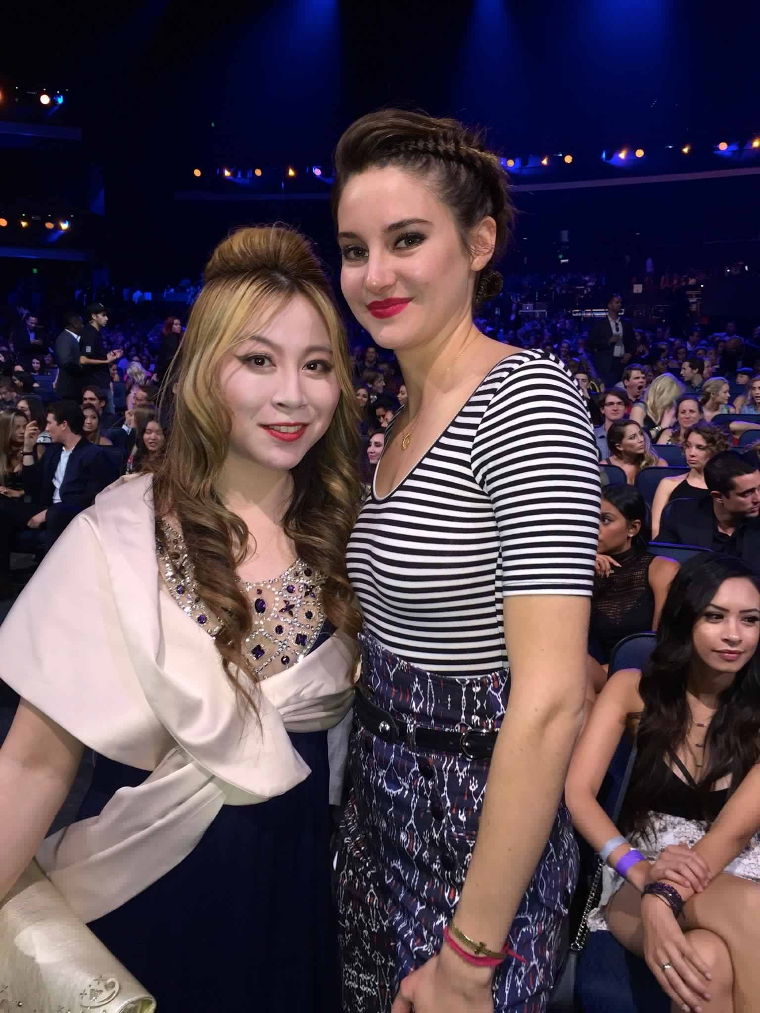 Actress shailene woodley and Alice Aoki on the front row of MTV Movie Awards
