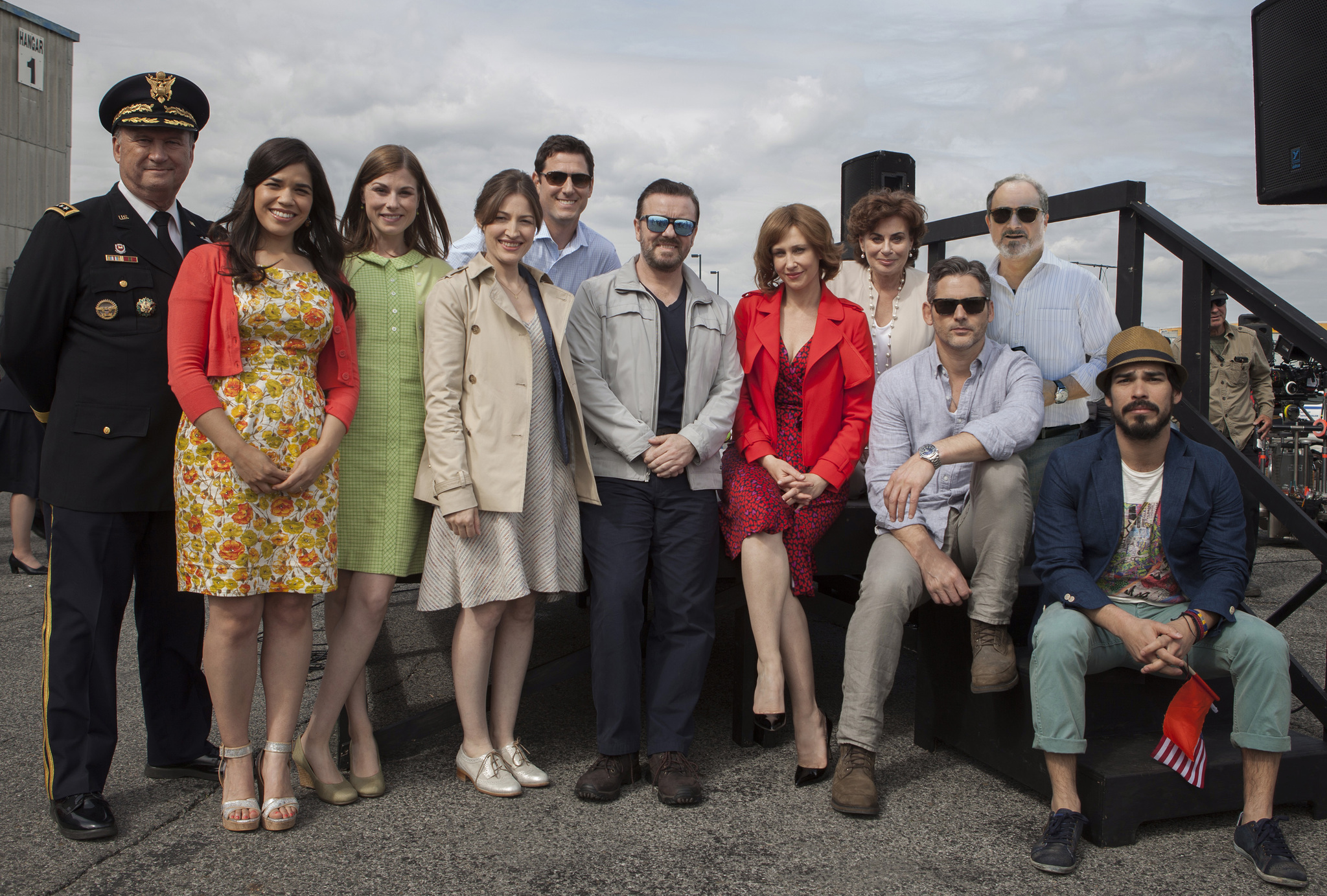 Kevin Pollak, Ari Cohen, Vera Farmiga, Ricky Gervais, Mimi Kuzyk, Kelly Macdonald, America Ferrera, Meghan Heffern and Raúl Castillo in Special Correspondents (2016)