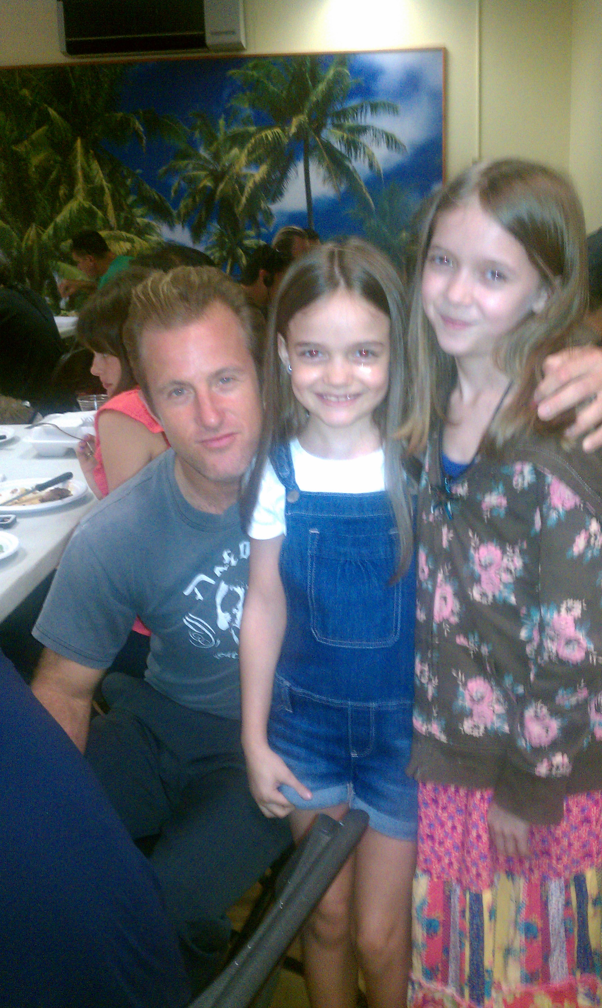 Mykayla and sister Hannah with Scott Caan on the set of Hawaii Five 0.