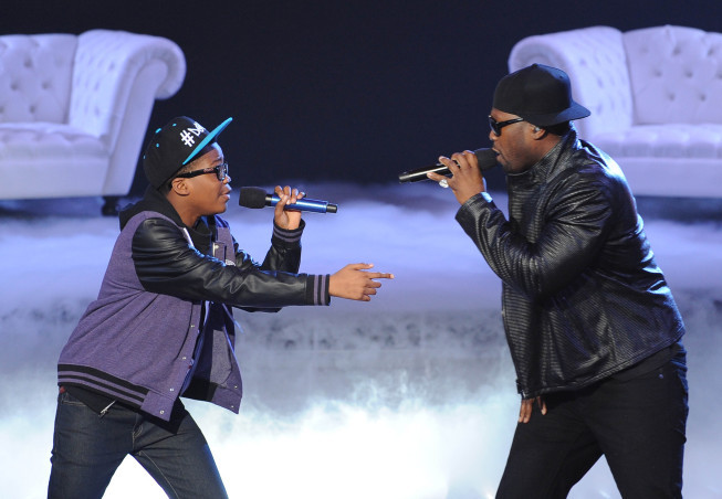 Still of Ne-Yo and Astro in The X Factor (2011)