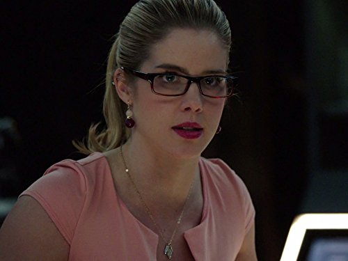 Still of Emily Bett Rickards in Strele (2012)