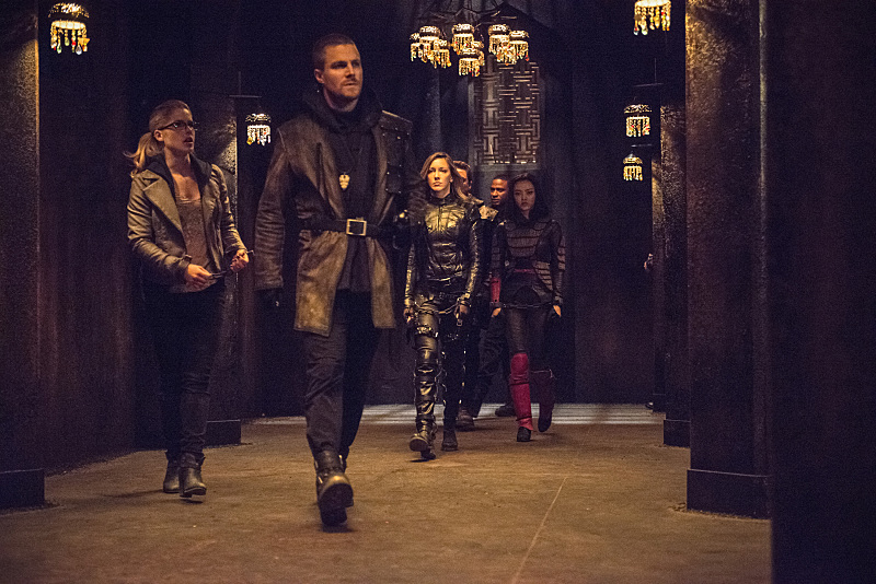 Still of David Ramsey, Katie Cassidy, Stephen Amell, Rila Fukushima and Emily Bett Rickards in Strele (2012)