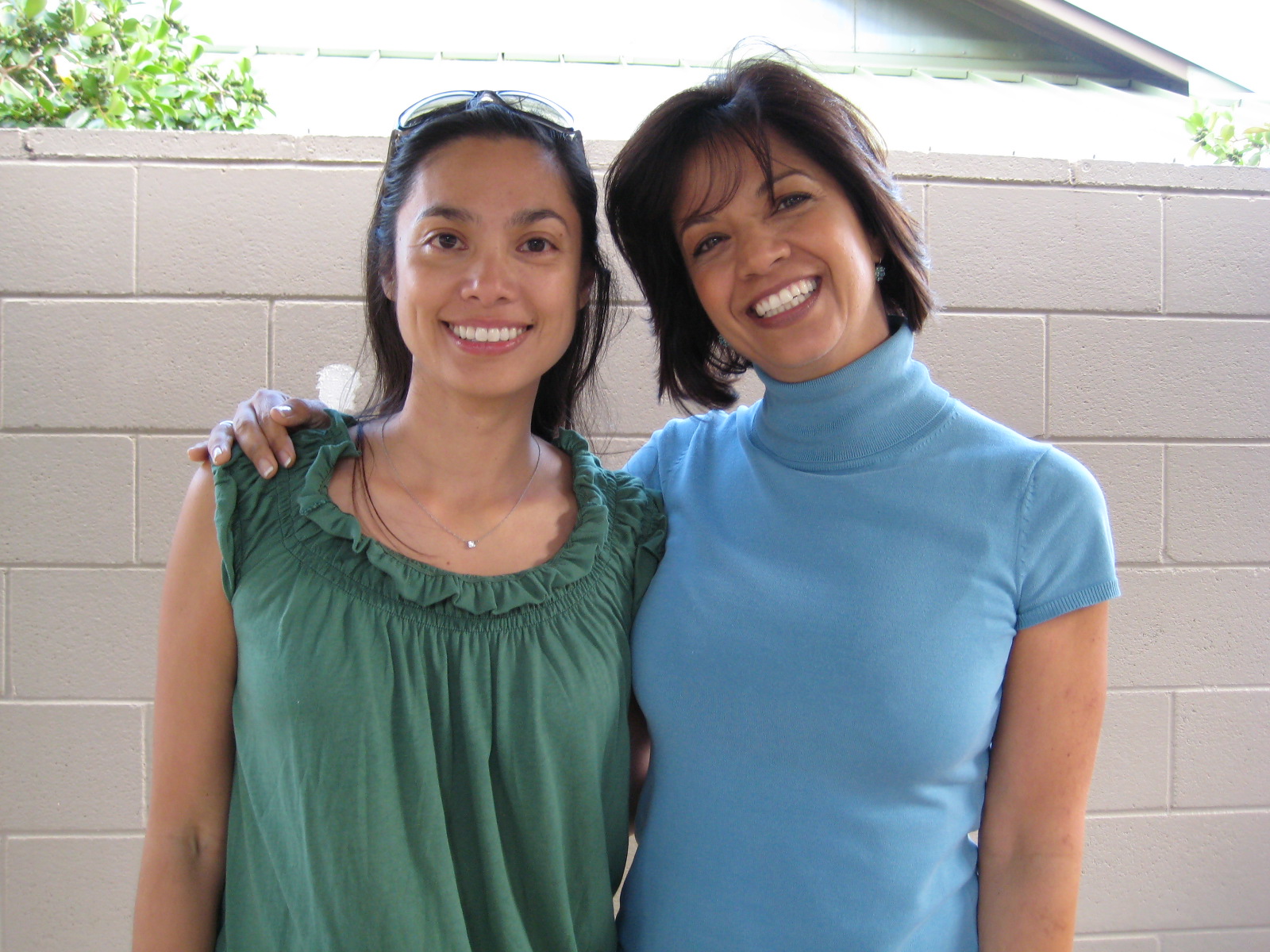 On the set of The Descendants, Kim played role of School Counselor Dr. Thull