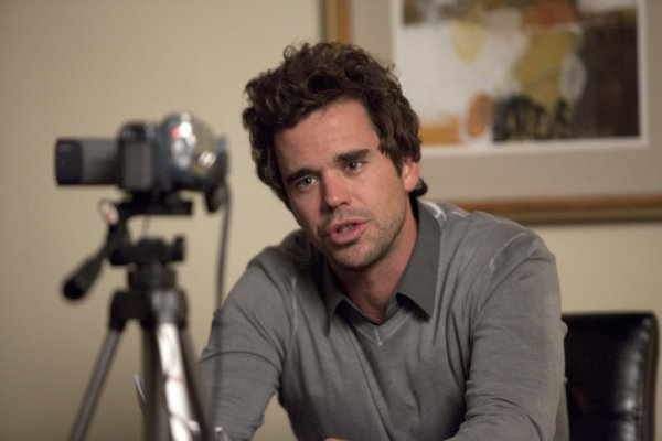 Still of David Walton in Perfect Couples (2010)