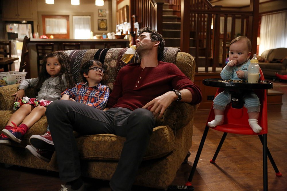 Still of Vivian Zink, David Walton, Ava Davila and Aaron Fernando in About a Boy (2014)