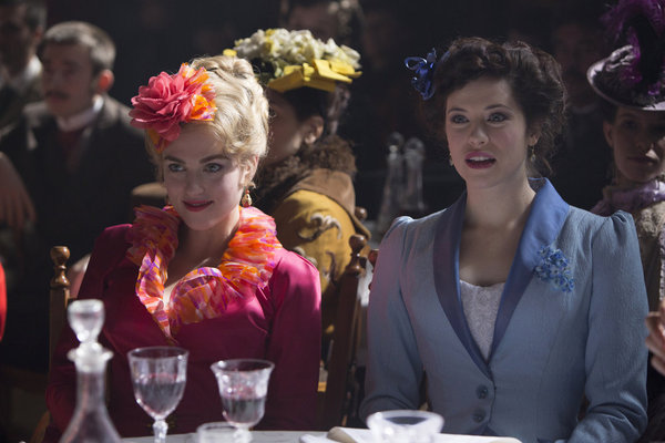 Still of Jessica De Gouw and Katie McGrath in Dracula (2013)