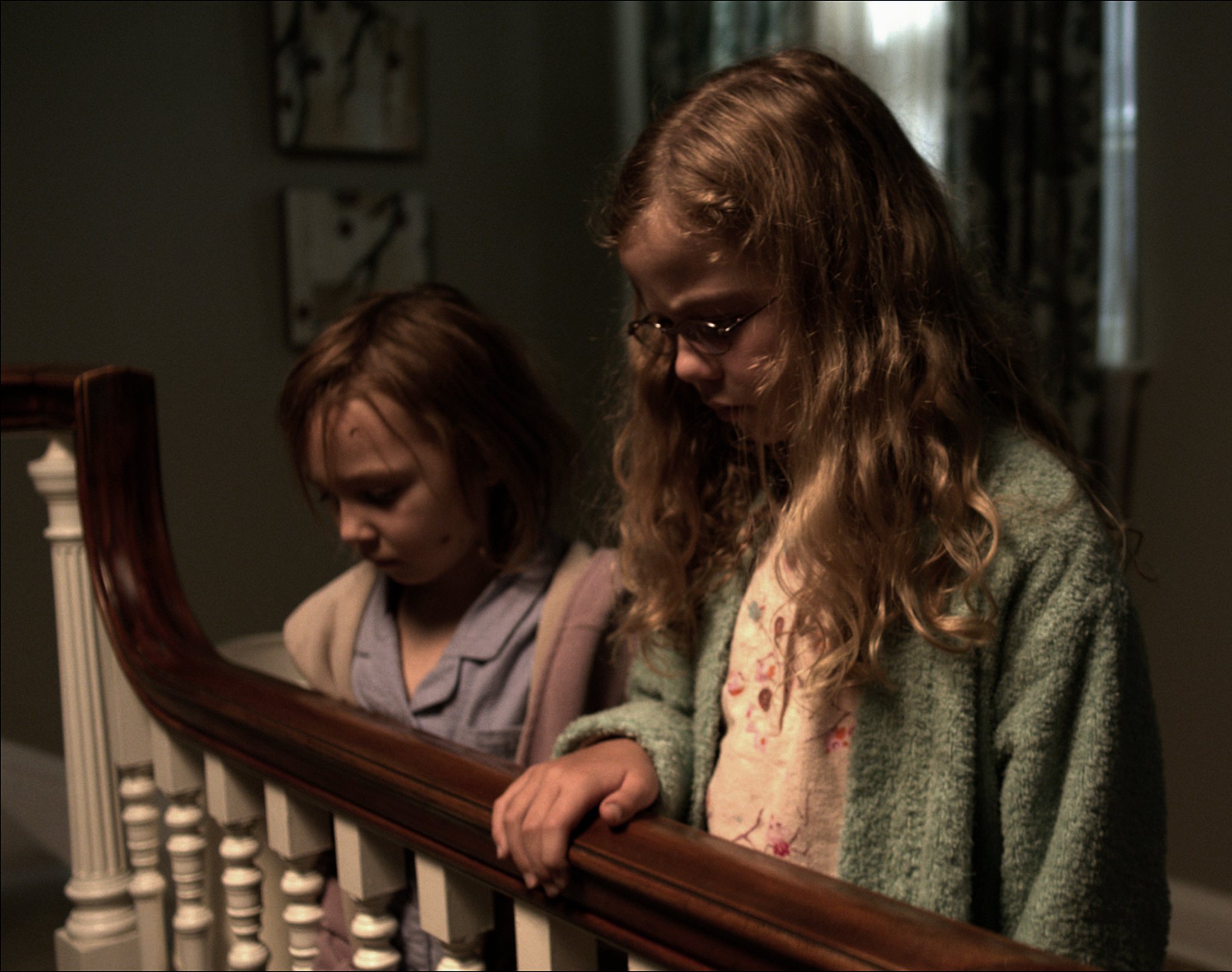 Still of Megan Charpentier and Isabelle Nélisse in Mama (2013)