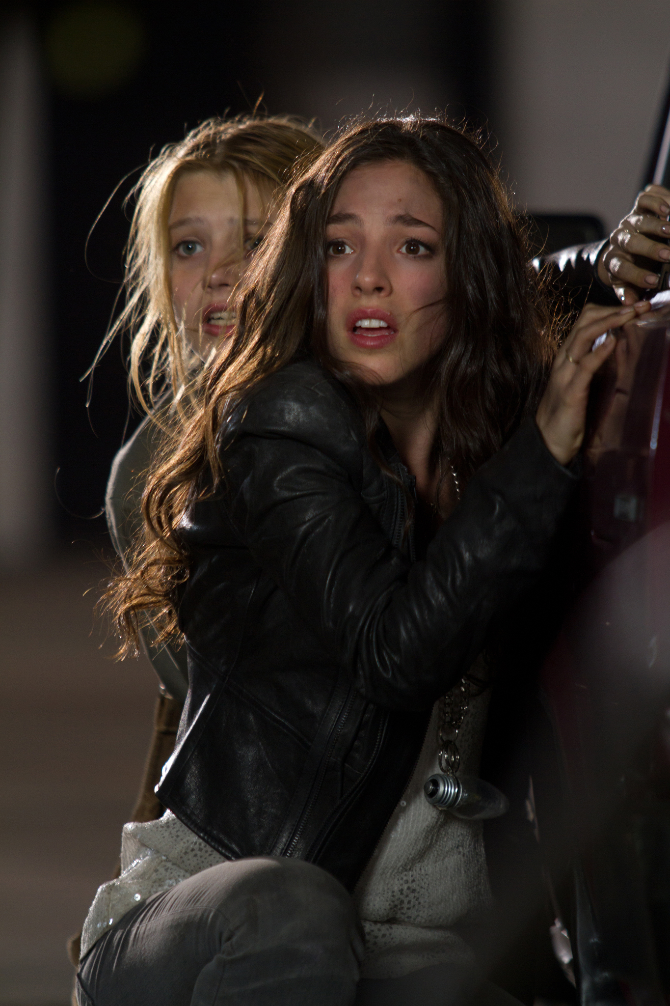 Still of Olivia Thirlby and Veronika Vernadskaya in Tamsiausia valanda (2011)