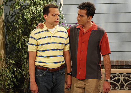 Still of Charlie Sheen and Jon Cryer in Two and a Half Men (2003)