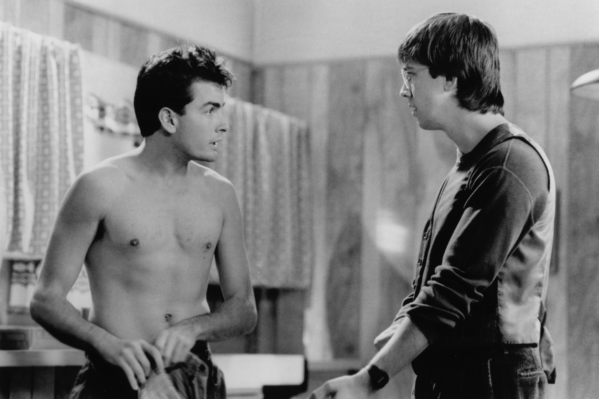 Still of Charlie Sheen and Alan Ruck in Three for the Road (1987)