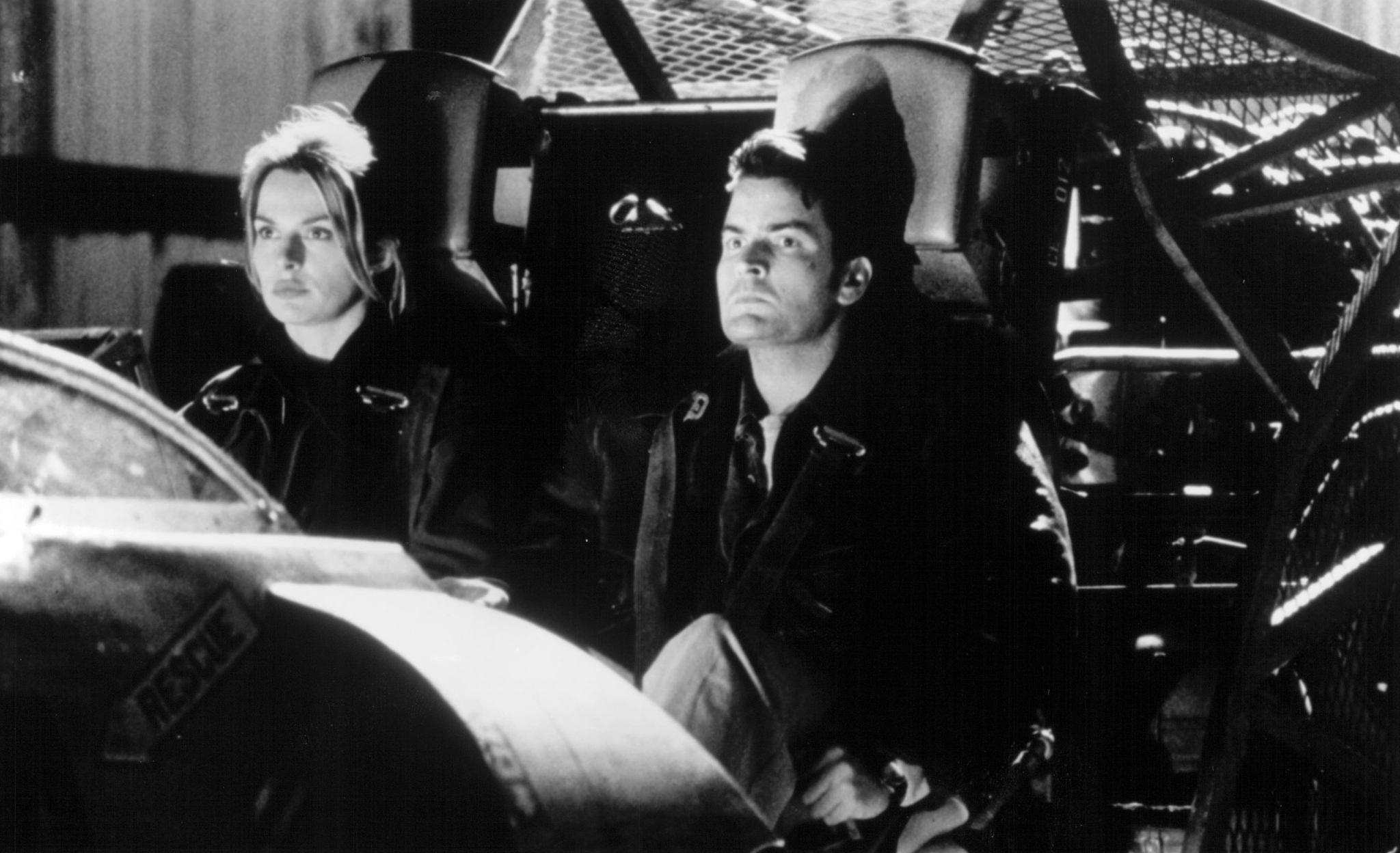 Still of Nastassja Kinski and Charlie Sheen in Terminal Velocity (1994)