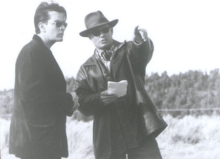 David M O'Neill directing Charlie Sheen on the set of Five Aces