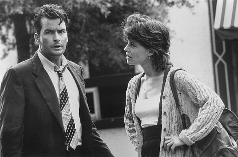 Still of Linda Hamilton and Charlie Sheen in Shadow Conspiracy (1997)