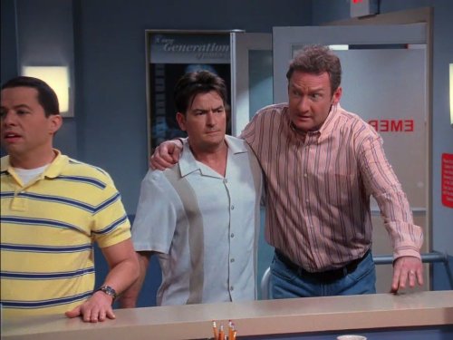 Still of Charlie Sheen, Jon Cryer and Ryan Stiles in Two and a Half Men (2003)
