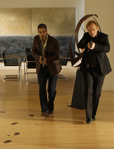 Still of David Caruso and Adam Rodriguez in CSI Majamis (2002)